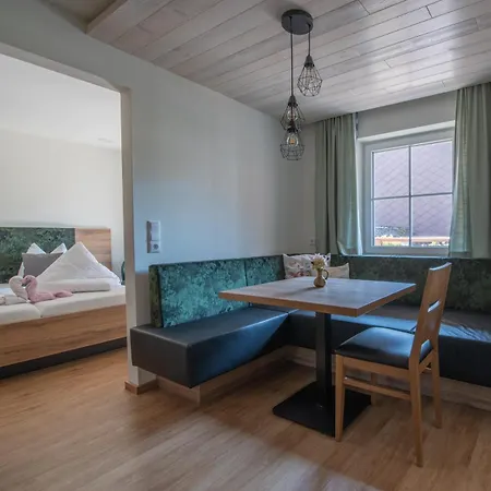 ペンション ゼンズグート ファームステイ Tiefgraben